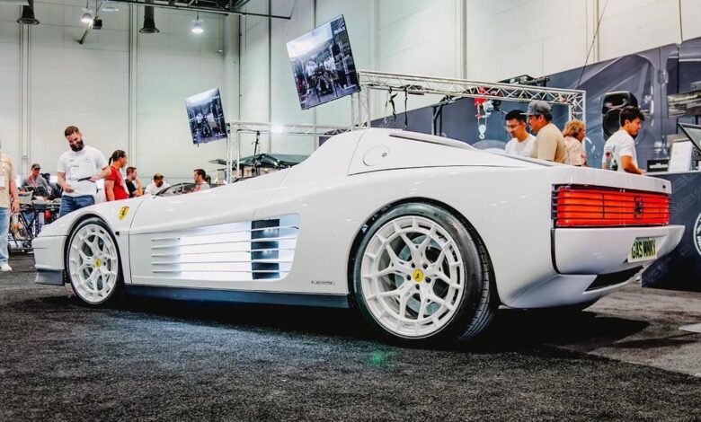 Γιατί κάποιος να φτιάξει μια 6τροχη Ferrari Testarossa; [video]