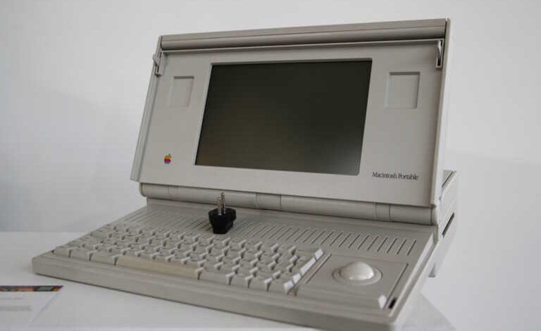 Το πρώτο Macintosh έγινε 40 ετών – Η τεχνολογική αρχαιότητα της Apple που έφερε επανάσταση