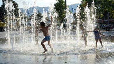 Μελέτη: Η έκθεση των μικρών παιδιών σε ακραία ζέστη ή κρύο μπορεί να επηρεάσει την ανάπτυξη του εγκεφάλου