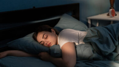 Τι μπορεί να αποκαλύψει ο τρόπος που κοιμόμαστε για την υγεία μας