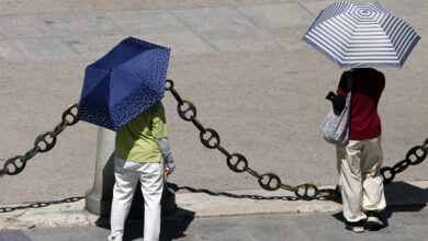 Κλιματική κρίση: Οι συχνοί και παρατεταμένοι καύσωνες απειλούν τη βιομηχανία μαζικού τουρισμού της Ισπανίας