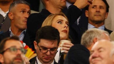 Η Adele στις κερκίδες του Euro έχει νεύρα – Το «σκάσε» που φώναξε σε Βρετανούς οπαδούς