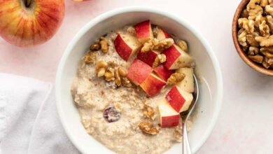 Oatmeal με ψητό μήλο για ένα υγιεινό γεύμα