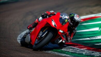 Όταν το απόλυτο EV της Audi συνάντησε το κορυφαίο superbike της Ducati (+video)