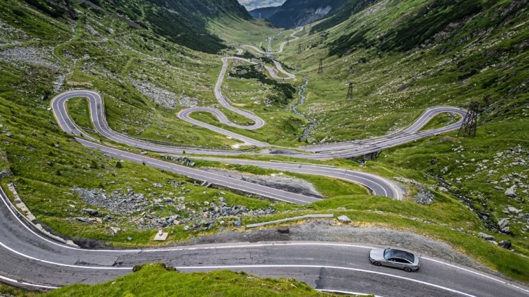 Οδηγούμε την BMW i5 M60 xDrive στο Transfagarasan