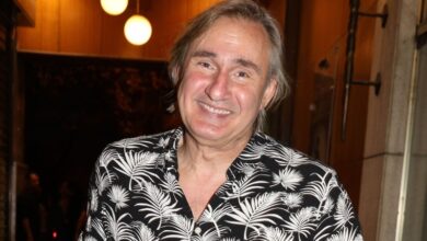 Άκης Σακελλαρίου: “Θα υποδυθώ τηλεοπτικά μια γυναίκα που προχώρησε σε… |