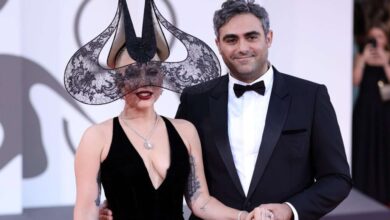 Lady Gaga: Με εντυπωσιακό headpiece στο Φεστιβάλ Βενετίας για την πρεμιέρα του Joker