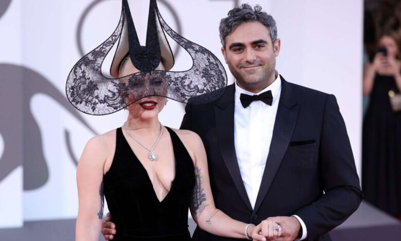 Lady Gaga: Με εντυπωσιακό headpiece στο Φεστιβάλ Βενετίας για την πρεμιέρα του Joker