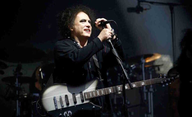 The Cure η επιστροφή – Κυκλοφόρησαν το «Alone», το πρώτο τους τραγούδι εδώ και 16 χρόνια