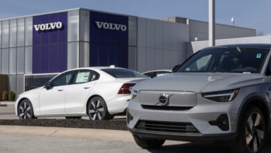 Ενα (μικρό) βήμα πίσω από τη Volvo στην ηλεκτροκίνηση