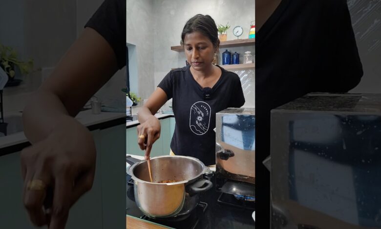 Tiffin box ku ena pack panlam nu kozhapama iruka/Morning routine of a mom #shortsvideo #shorts