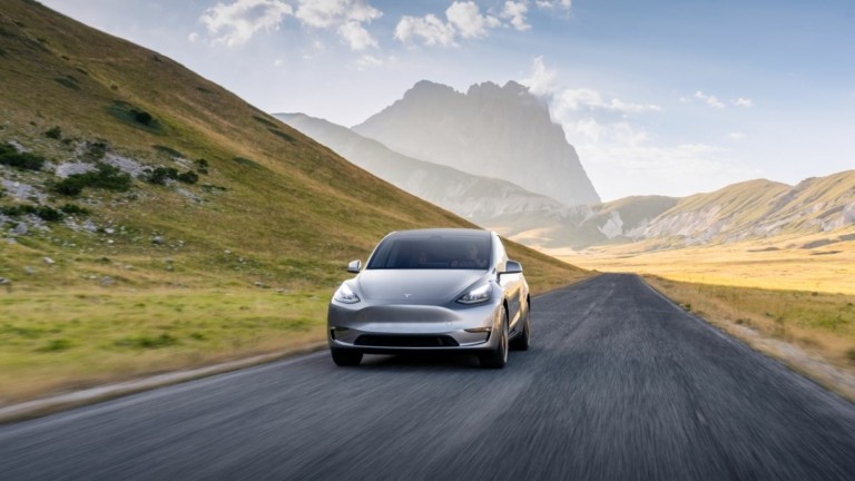 Tesla Model Y: Διαθέσιμο στην Ελλάδα και ως 7θέσιο