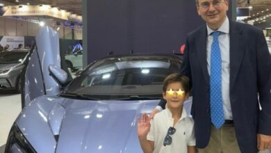 Ο Κωστής Χατζηδάκης με τον γιό του στην AUTO ATHINA 2024