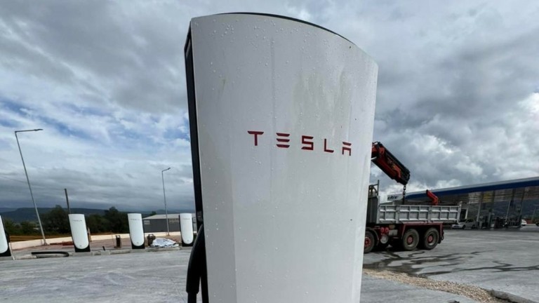 Έτοιμοι οι νέοι ταχυφορτιστές των 300 kW της Tesla στα Ιωάννινα