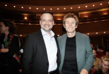 Willem Dafoe: Στην Ελλάδα ο χολιγουντιανός σταρ – Έδωσε το «παρών» στην παράσταση «Τρεις Γυναίκες» στο Θέατρο Ολύμπια