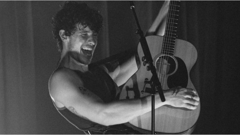 Ο Shawn Mendes μίλησε ανοιχτά για τη σεξουαλικότητά του στη συναυλία του… |