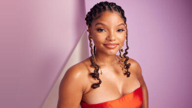 Halle Bailey: Το εντυπωσιακό beauty look ως Bond Girl για το Halloween