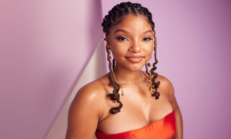 Halle Bailey: Το εντυπωσιακό beauty look ως Bond Girl για το Halloween