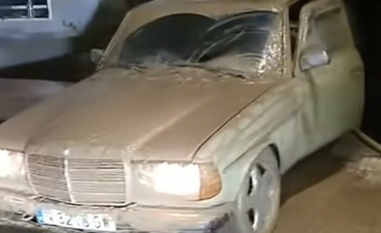 Mercedes W123 δεν μασάει ούτε από τις πλημμύρες στη Βαλένθια