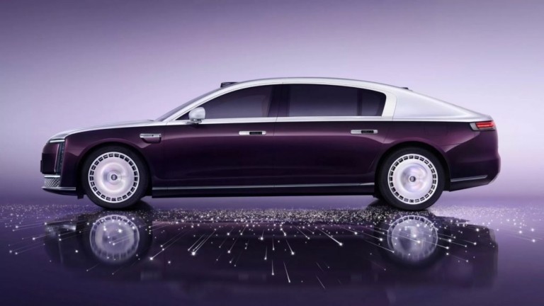 Ποιος πέταξε στο μπλέντερ Maybach, Rolls-Royce και Porsche;