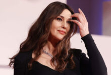 Monica Bellucci: Με ζαρτιέρες στη νέα της φωτογράφιση