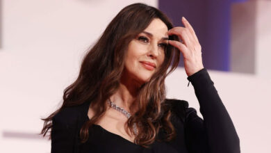 Monica Bellucci: Με ζαρτιέρες στη νέα της φωτογράφιση