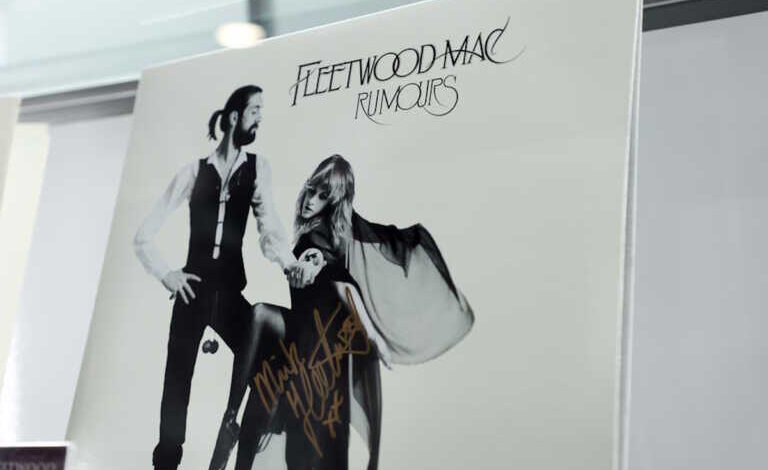 Οι Fleetwood Mac ετοιμάζουν νέο ντοκιμαντέρ με σπάνια πλάνα που δεν έχουν προβληθεί ποτέ