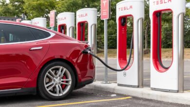 Η Tesla ξαναφέρνει την τσάμπα φόρτιση