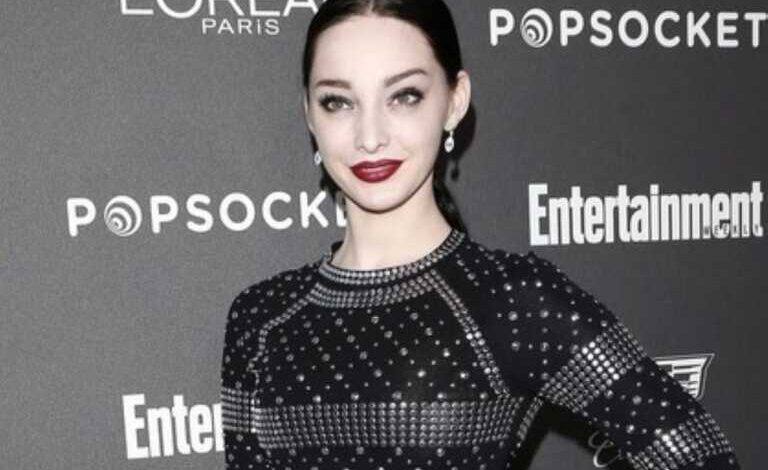 Emma Dumont: Η σταρ του Oppenheimer αποκάλυψε πως είναι τρανς non binary