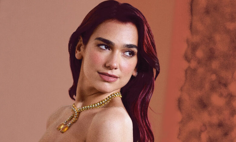 Dua Lipa: H glitter σκιά στα μάτια που θα απογειώσει το πρωτοχρονιάτικο look σου