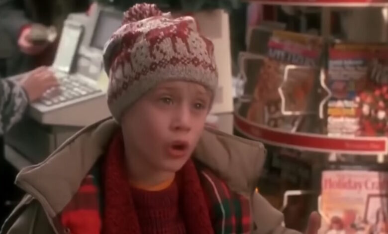 Ο Ρόμπερτ Έγκερς αποθεώνει το θρυλικό «Home Alone»