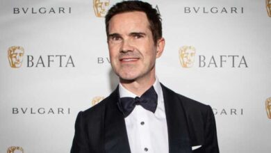 Jimmy Carr: Χαμός με ανάρτηση του κωμικού – «Είμαι στα Σκόπια, στη Μακεδονία, την πατρίδα του Μεγαλέξανδρου» 