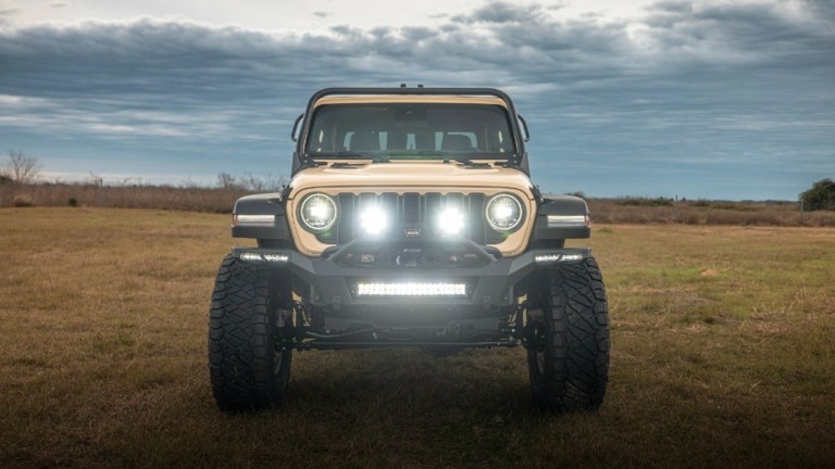 Η Hennessey μετατρέπει το Jeep Gladiator σε άρμα μάχης