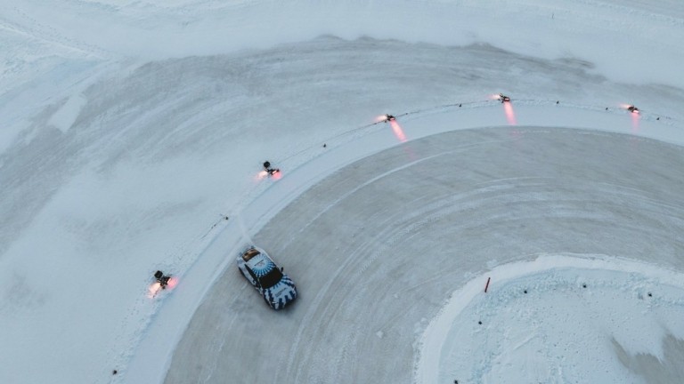 Η Porsche Taycan GTS σπάει το ρεκόρ συνεχόμενου drift (+video)