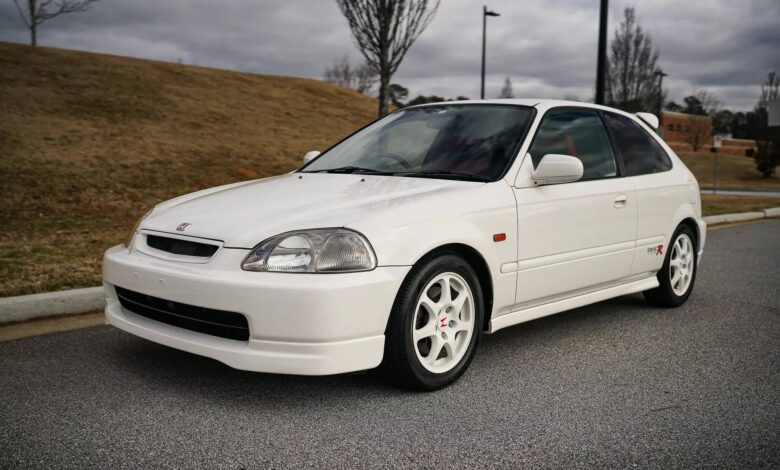 Πόσα θα έδινες για αμόλυντο Honda Civic Type R του 1998;