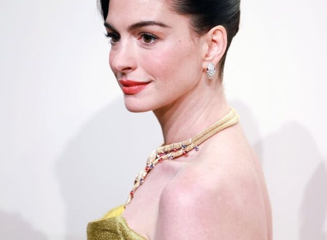 Anne Hathaway: Η εντυπωσιακή εμφάνιση που θύμισε Audrey Hepburn