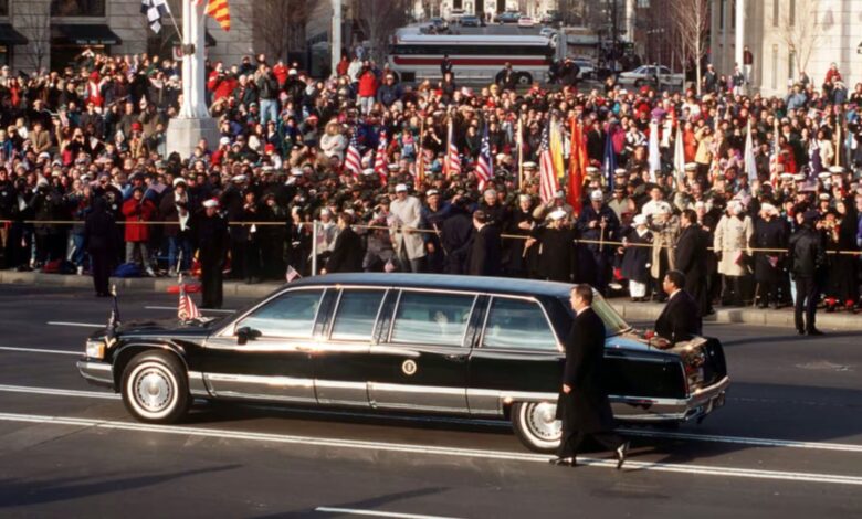 Παίξ’ το Πλανητάρχης με την Cadillac Fleetwood του Bill Clinton