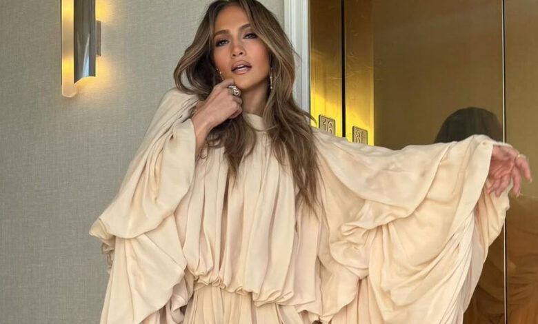 Jennifer Lopez: Το naked μανικιούρ της που ταιριάζει με όλα τα looks