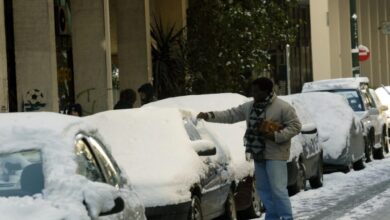 Πώς μπορείτε να απομακρύνετε τον πάγο από το παρμπρίζ του αυτοκινήτου