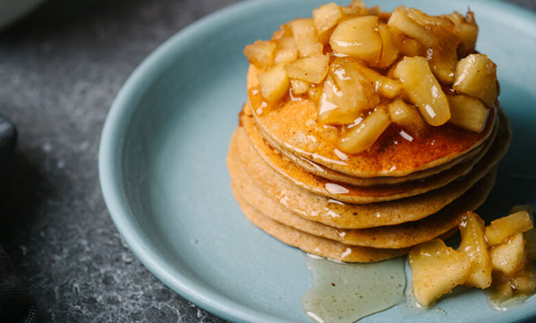 Pancakes με μήλο και κανέλα