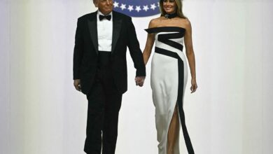 Melania Trump: Το εντυπωσιακό black & white φόρεμα στην δεξίωση μετά την ορκωμοσία