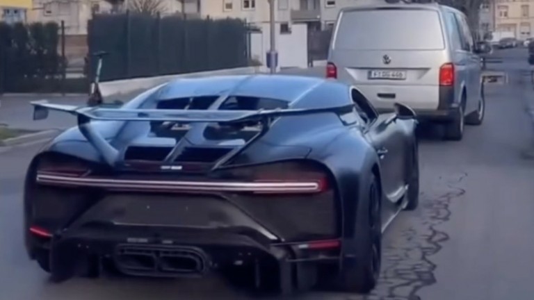 Αυτή η Bugatti Chiron δεν έμεινε από μηχανικό πρόβλημα (+video)