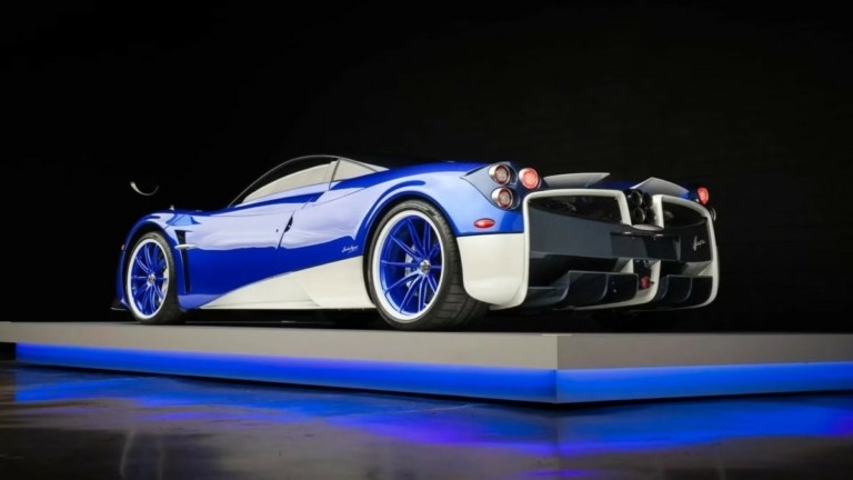 Αυτή η «ωκεάνια» Pagani Huayra είναι μοναδική και κοστίζει ανάλογα