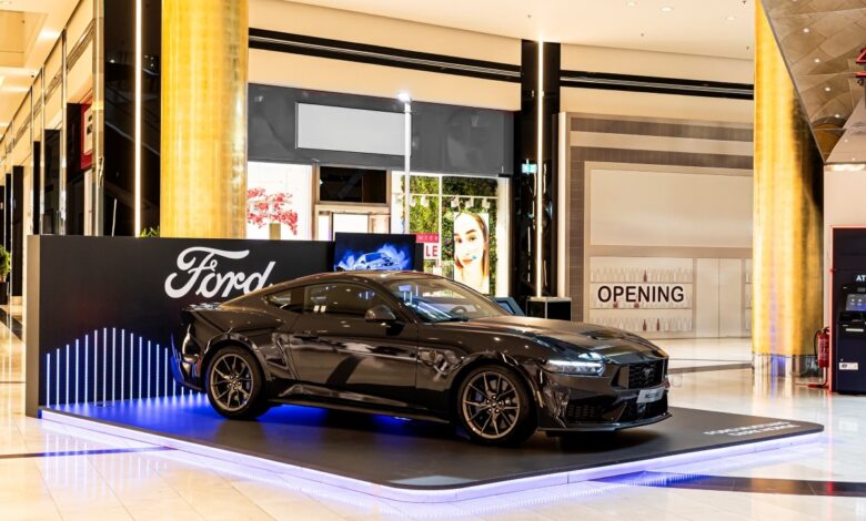 Δείτε την Ford Mustang Dark Horse στο Golden Hall