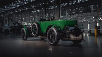 Η Bentley αποκαλύπτει τη Speed Six Continuation και τη νέα Continental GTC στο Retromobile