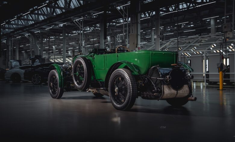 Η Bentley αποκαλύπτει τη Speed Six Continuation και τη νέα Continental GTC στο Retromobile