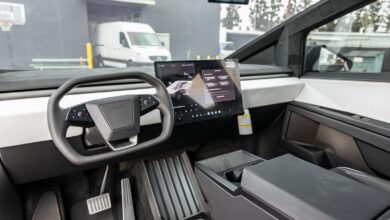 Μα 70χρονοι σε Tesla Cybertruck; Τώρα το πουλάνε με 109 km