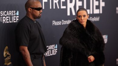 Grammy 2025: Έδιωξαν τη σύντροφο του Kanye West από την τελετή καθώς εμφανίστηκε γυμνή – Φωτογραφίες