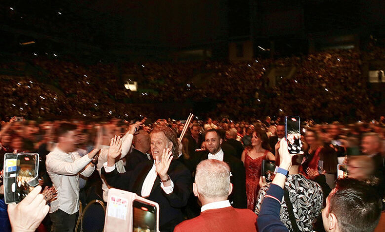 Ντόρα Μπακογιάννη: Στη συναυλία του André Rieu με τον σύζυγό της, Ισίδωρο Κούβελο