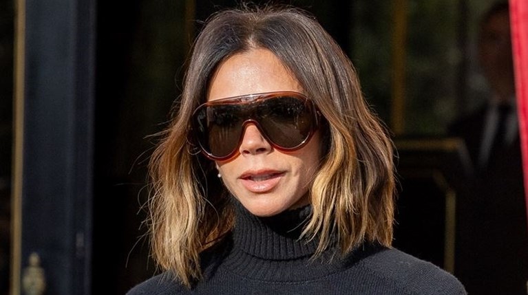 Η Victoria Beckham μόλις υιοθέτησε τη μεγαλύτερη τάση μαλλιών για το 2025 |